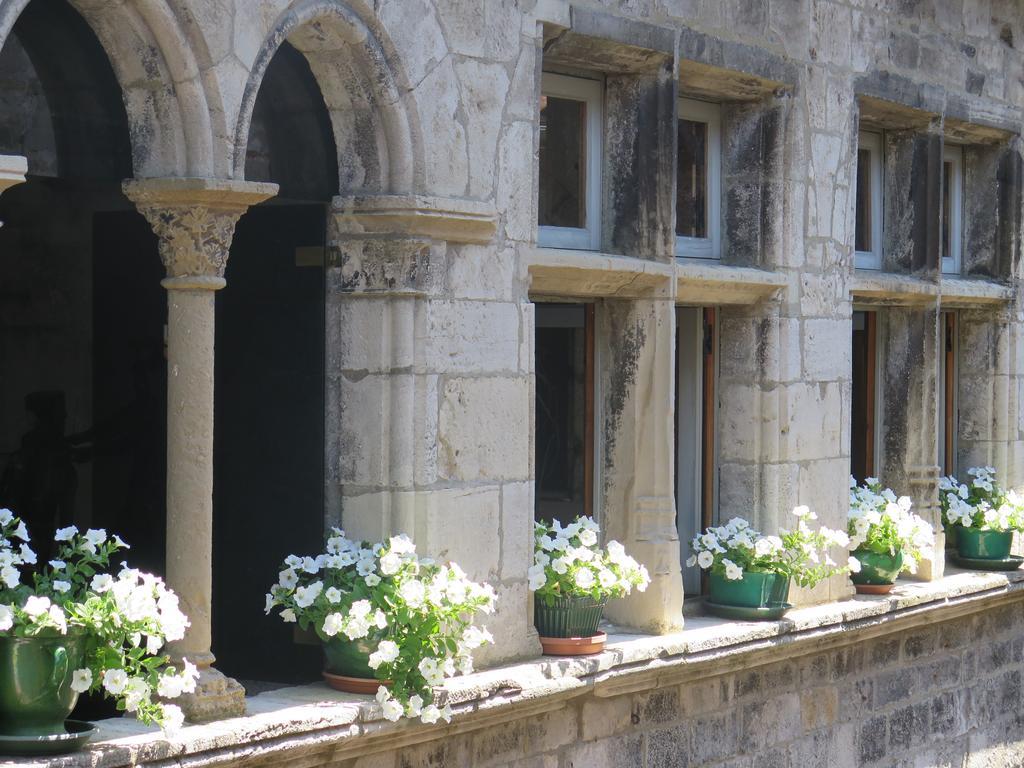 La Porte Bleue Saint-Antonin